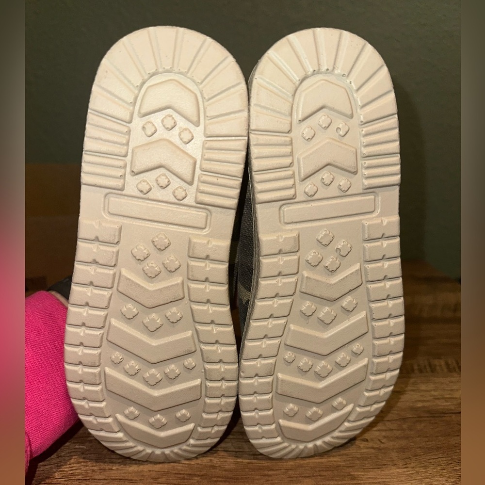 Mr. J Kids Camouflage Slip-On Shoes size 1Y - Picture 8 of 9